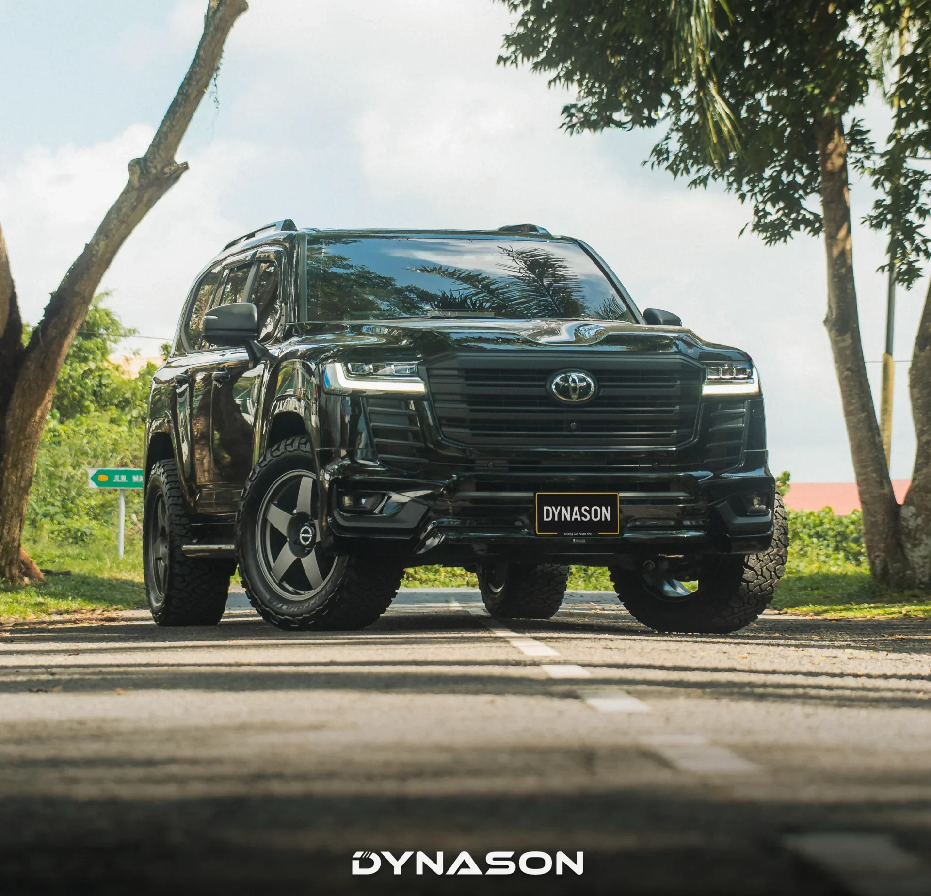 LandCruiser-300-2-1