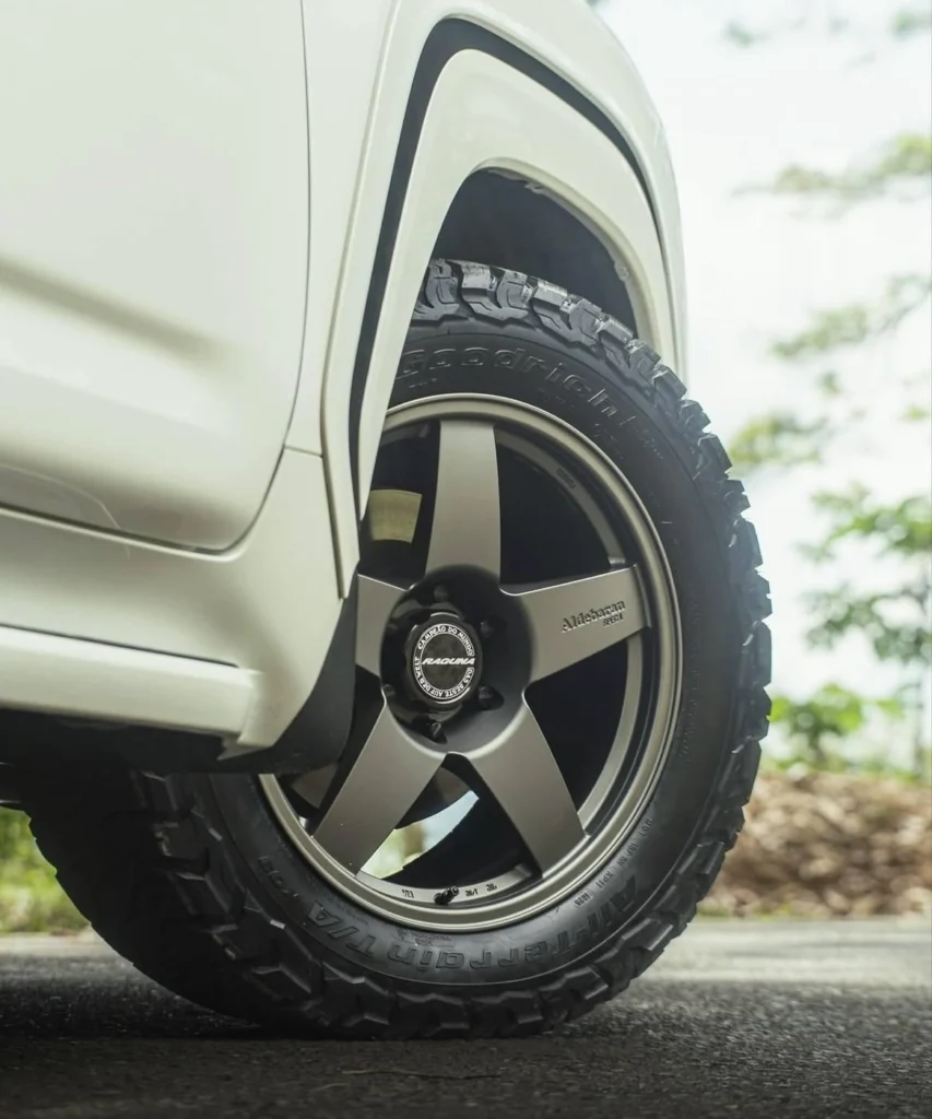 LandCruiser-300-6-4