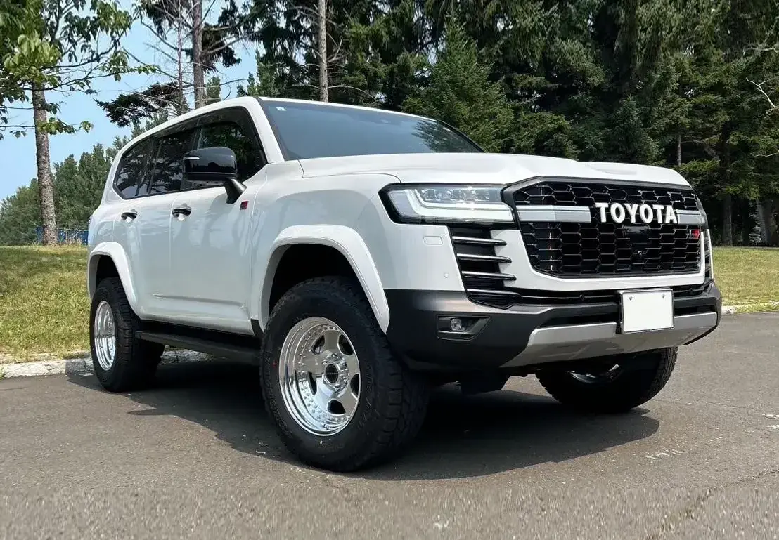 LandCruiser-300-1-1