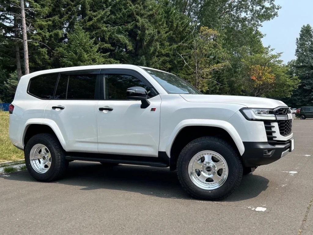 LandCruiser-300-1-2