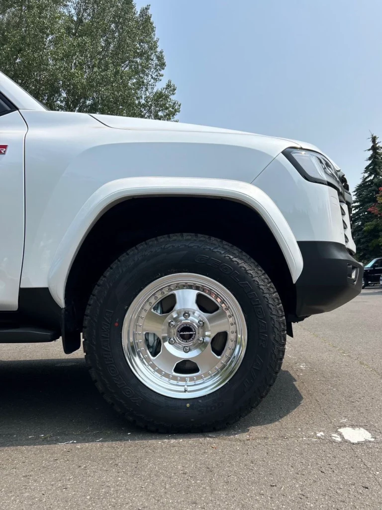 LandCruiser-300-1-3
