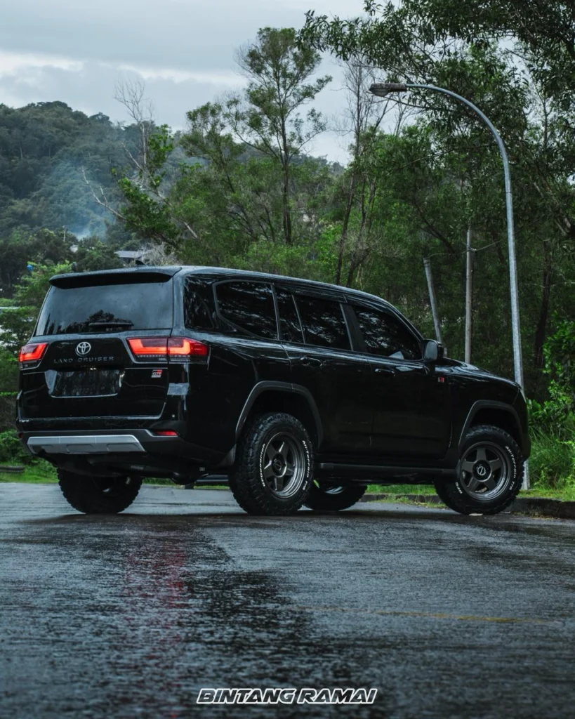 LandCruiser-300-4-3