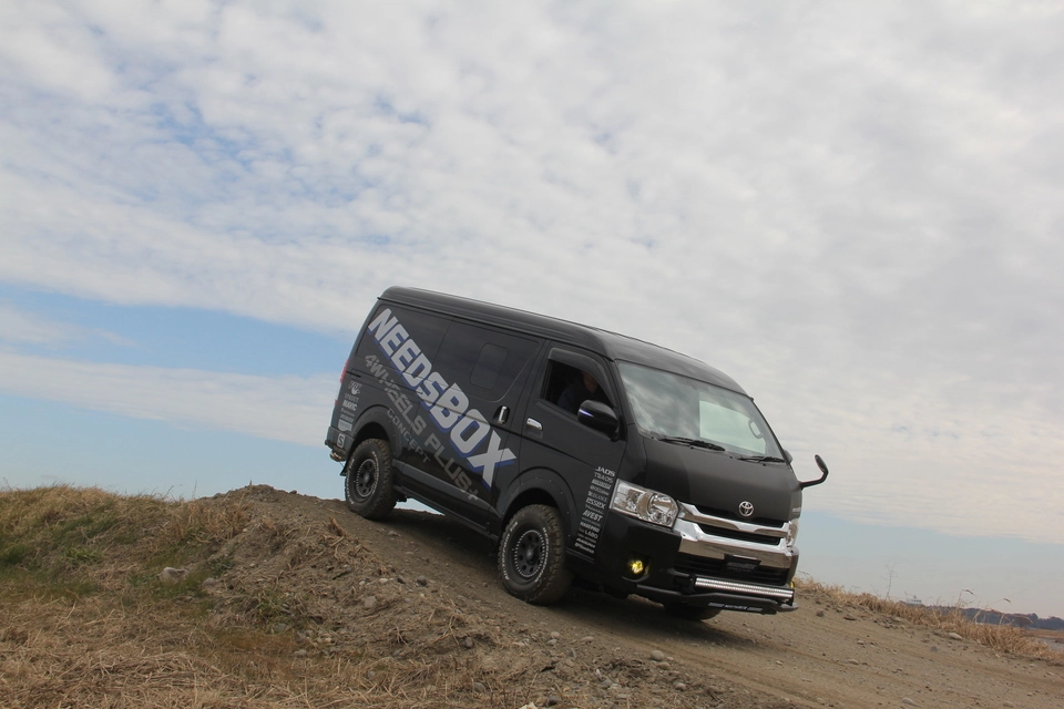 HIACE-2-4