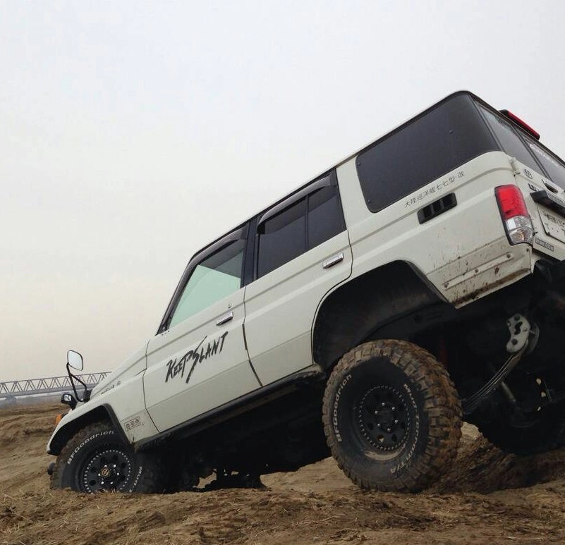LandCruiser-70-23-1