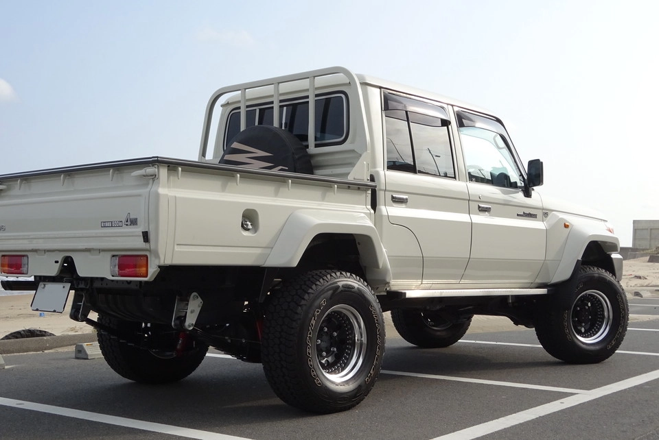 LandCruiser-70-18-1